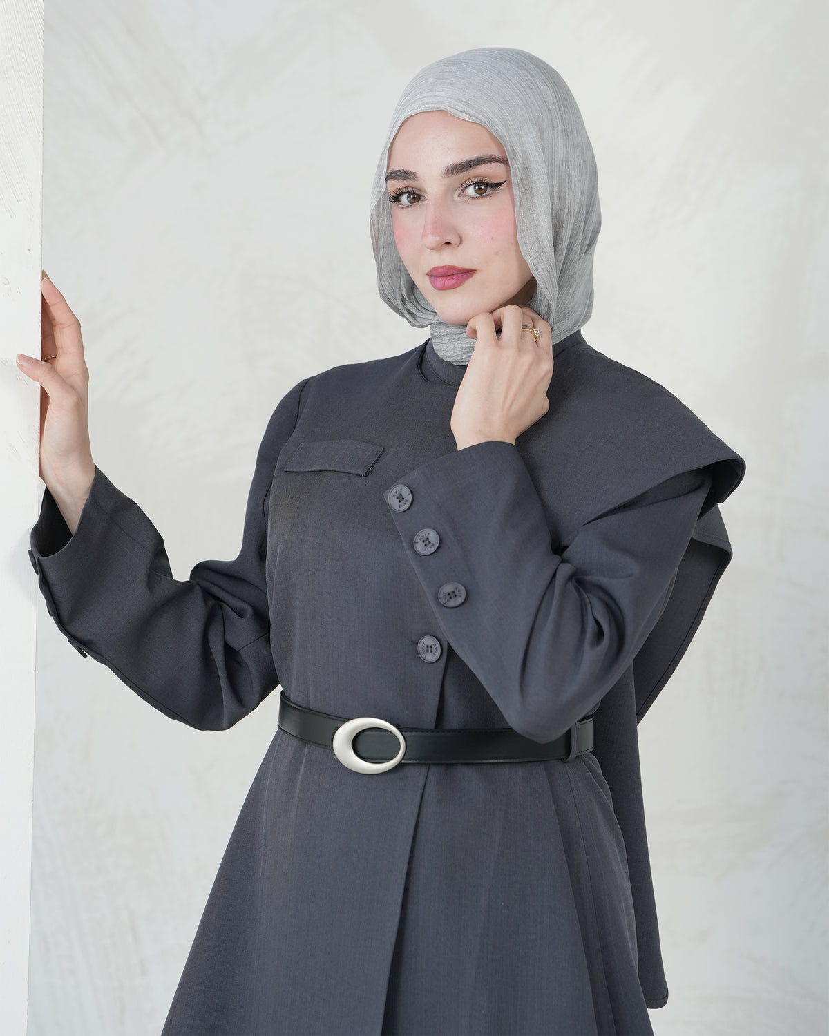 طقم بلوزة بكاب أسيمتري وبنطلون واسع
