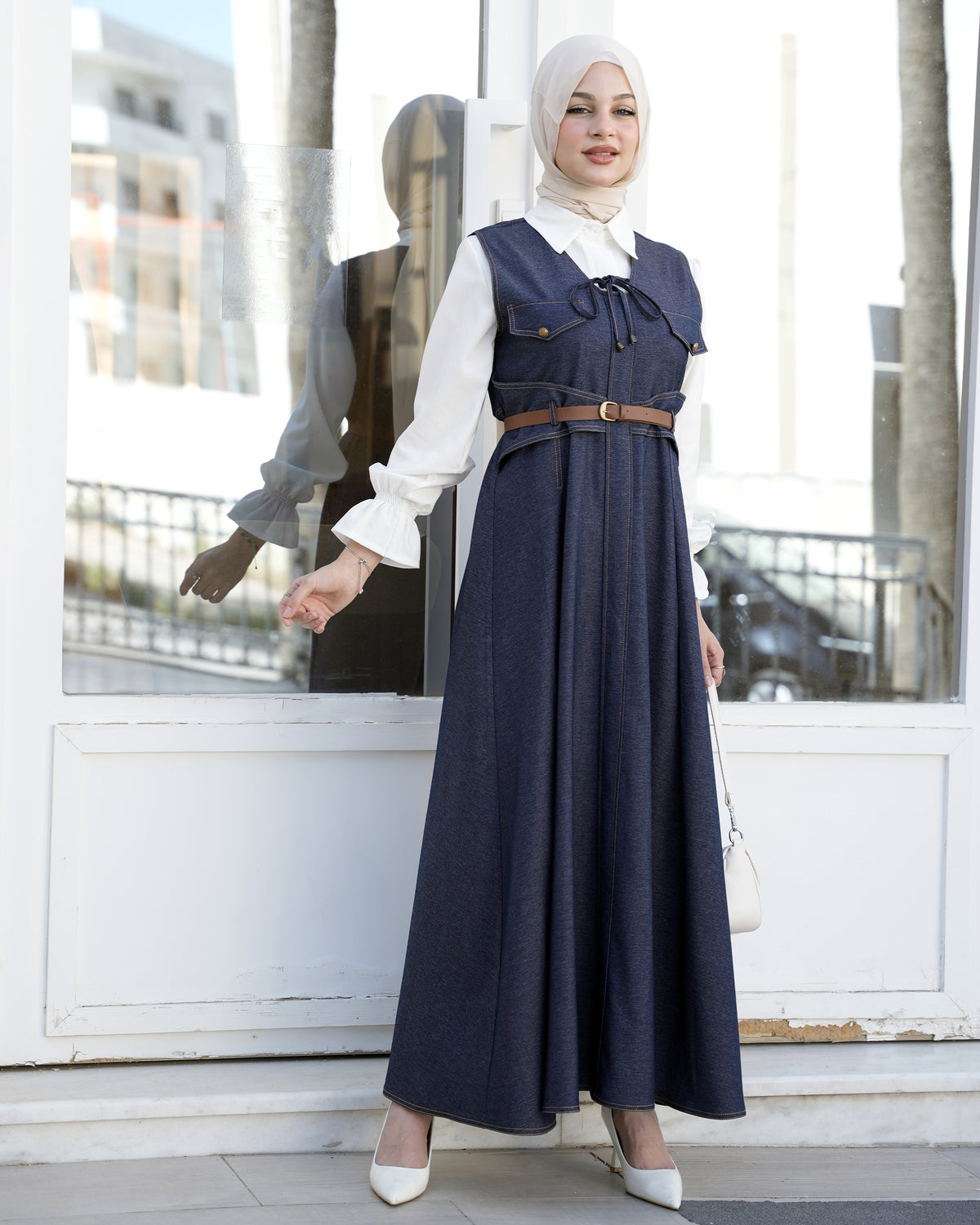 فستان طويل مع قميص بحزام