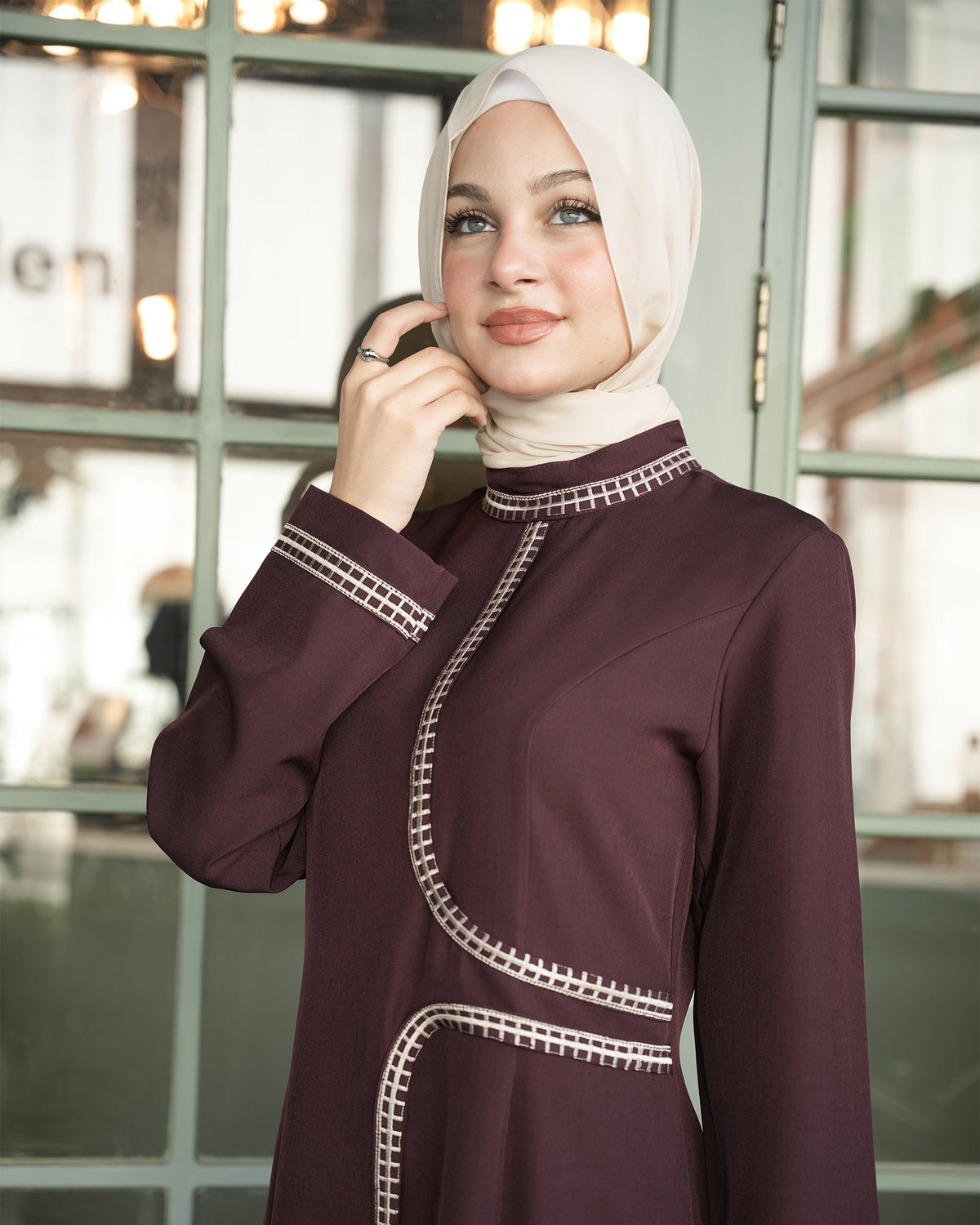 طقم قطعتين مطرّز أنيق