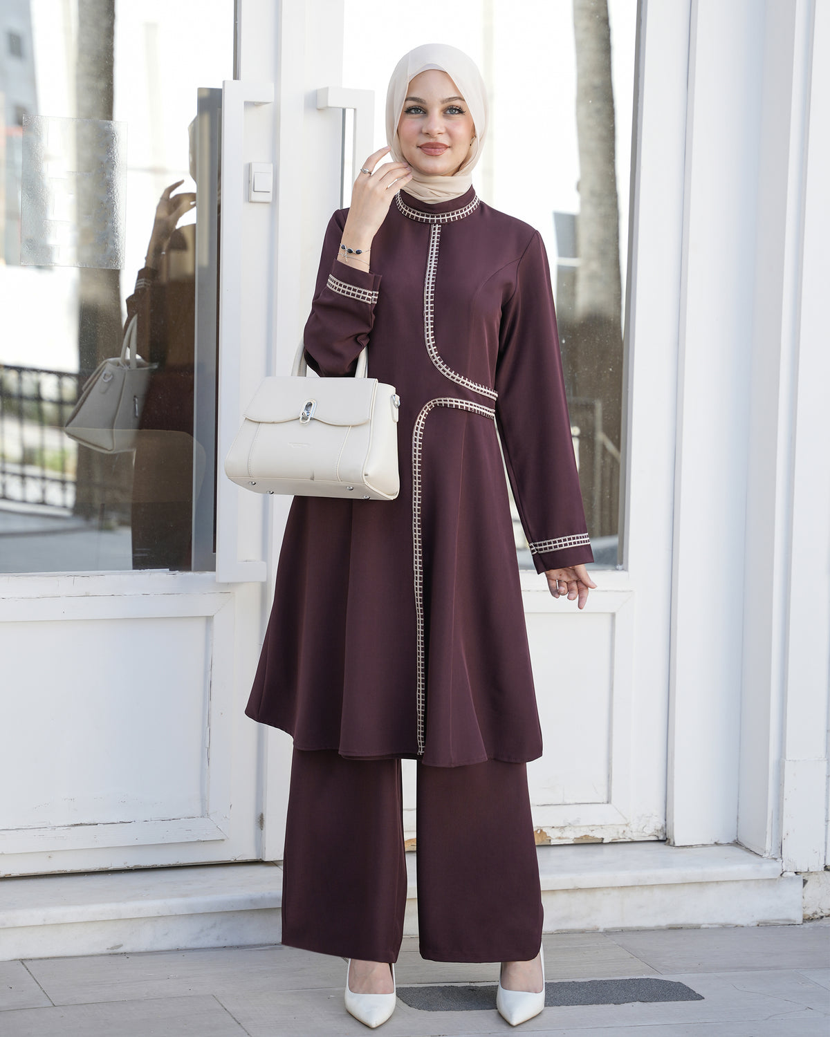 طقم قطعتين مطرّز أنيق