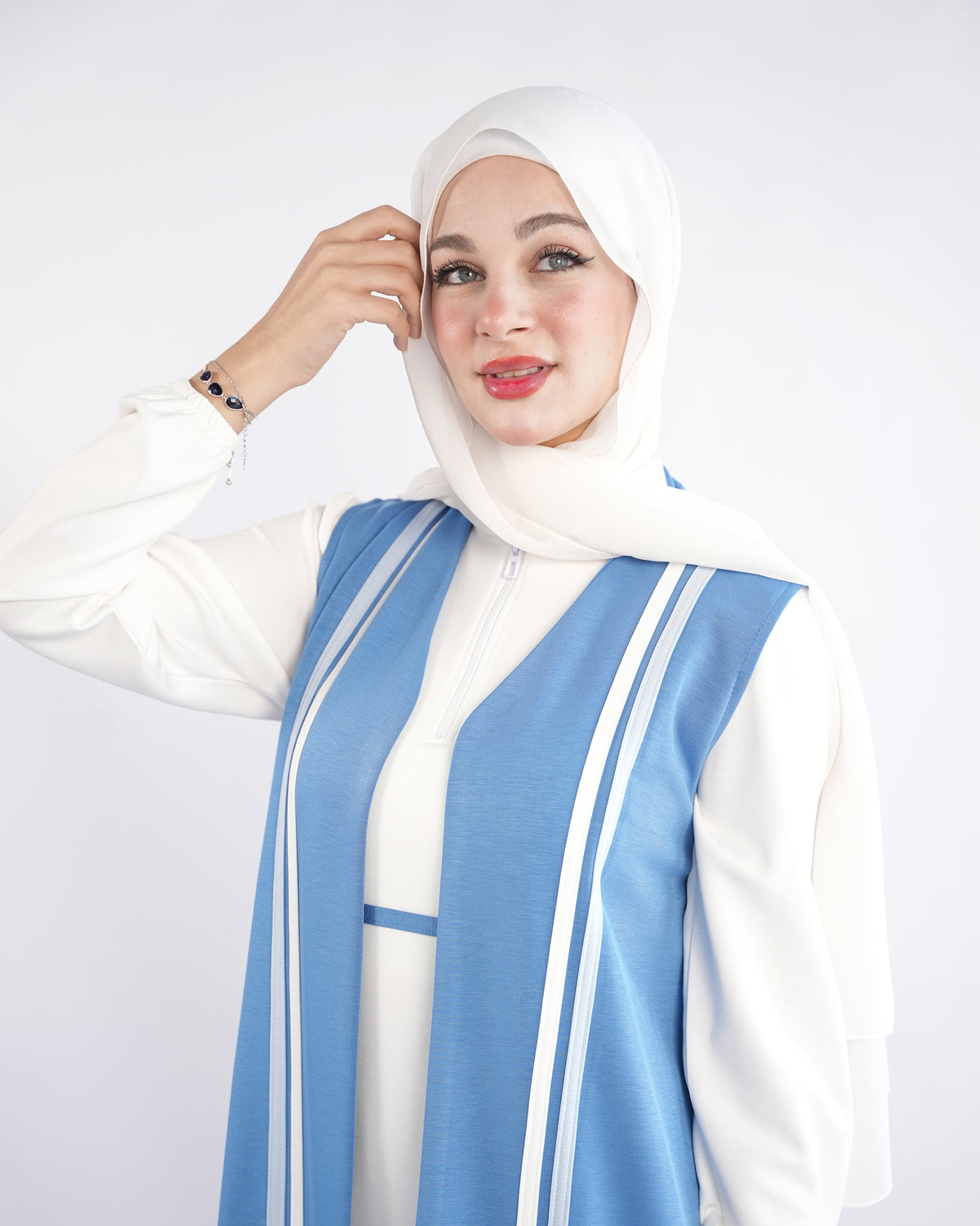 طقم لاونج ثلاثي مع جيليه طويل