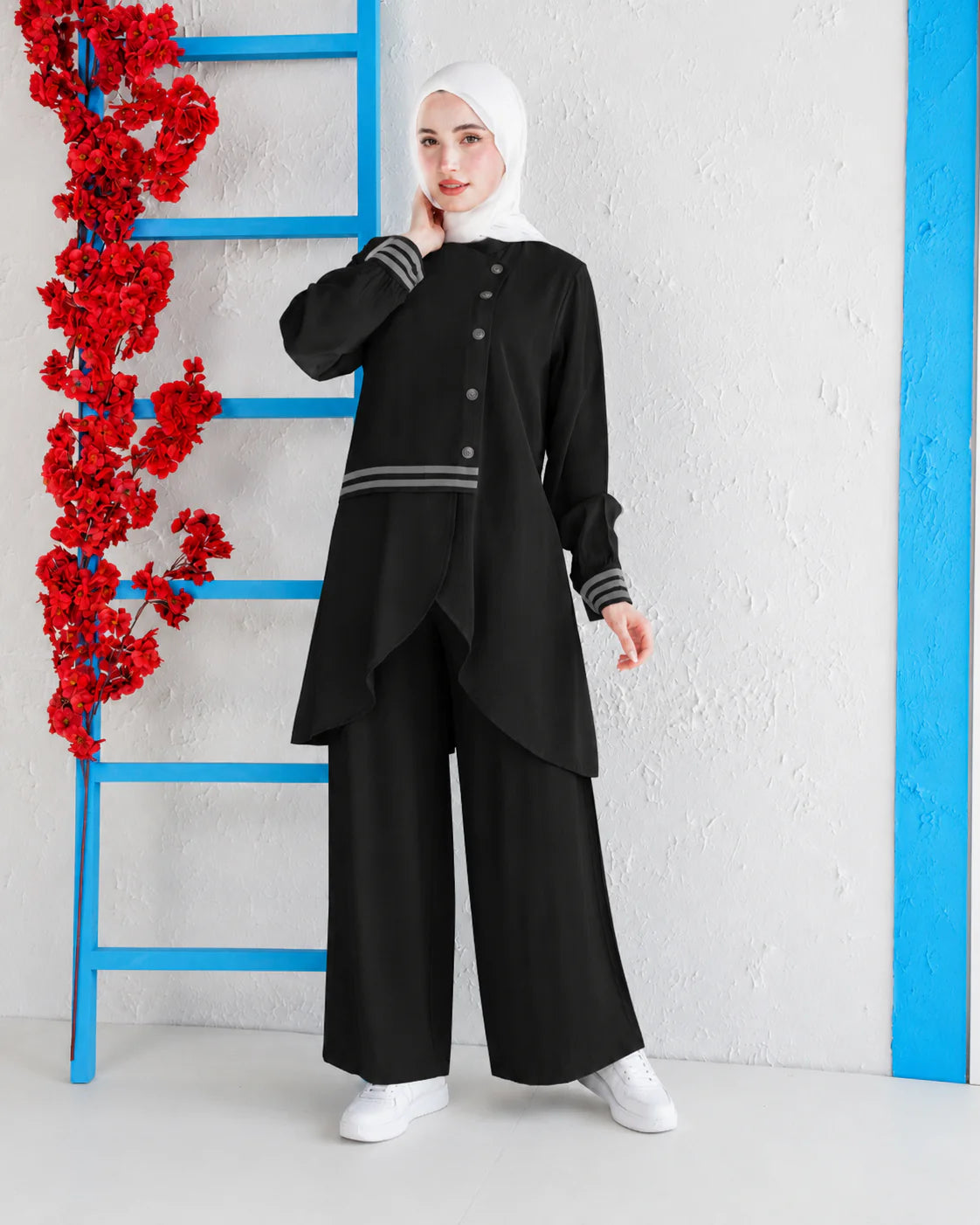 Elegante tweedelige dames set met verfijnde details