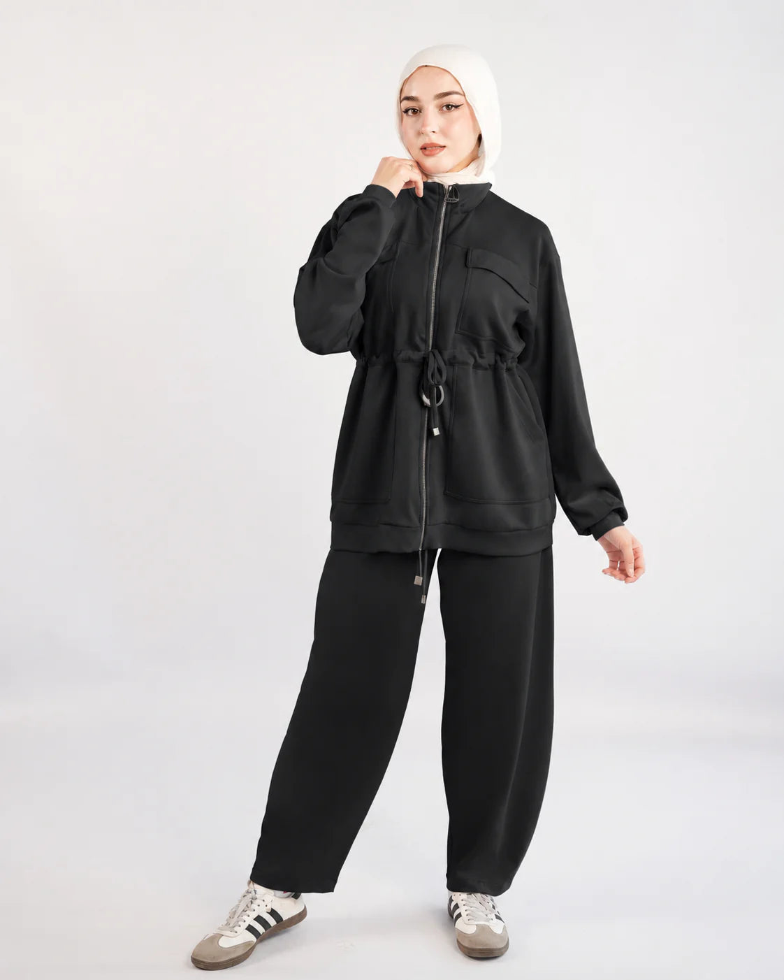 Elegante tweedelige sportieve dames set met jack en wijde broek