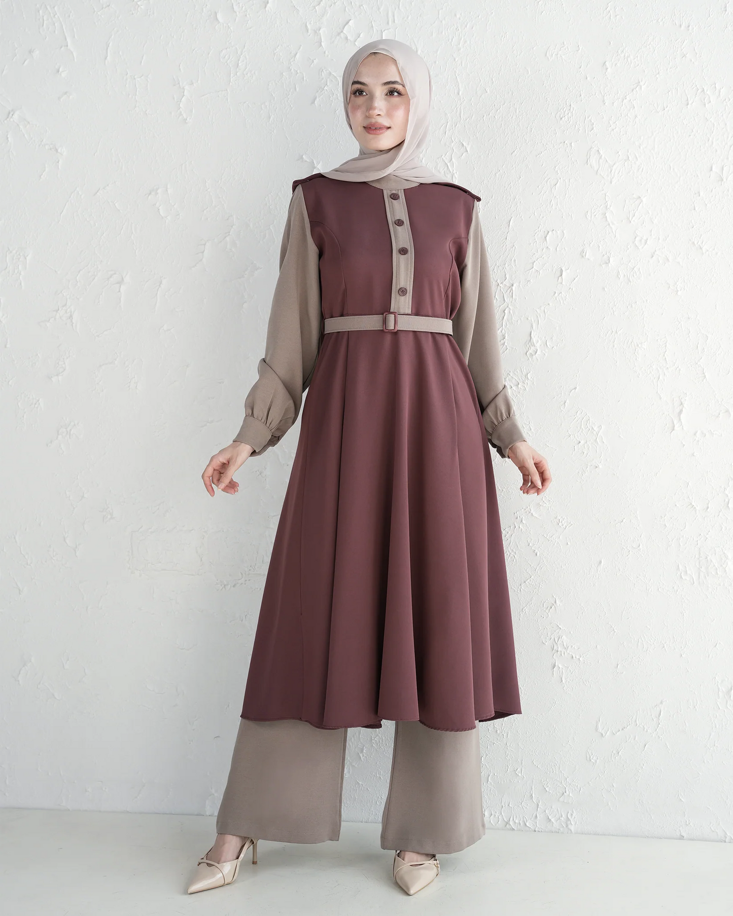 Two-Piece Tunic and Wide-Leg Trousers Set with Belt and Flared Sleeves