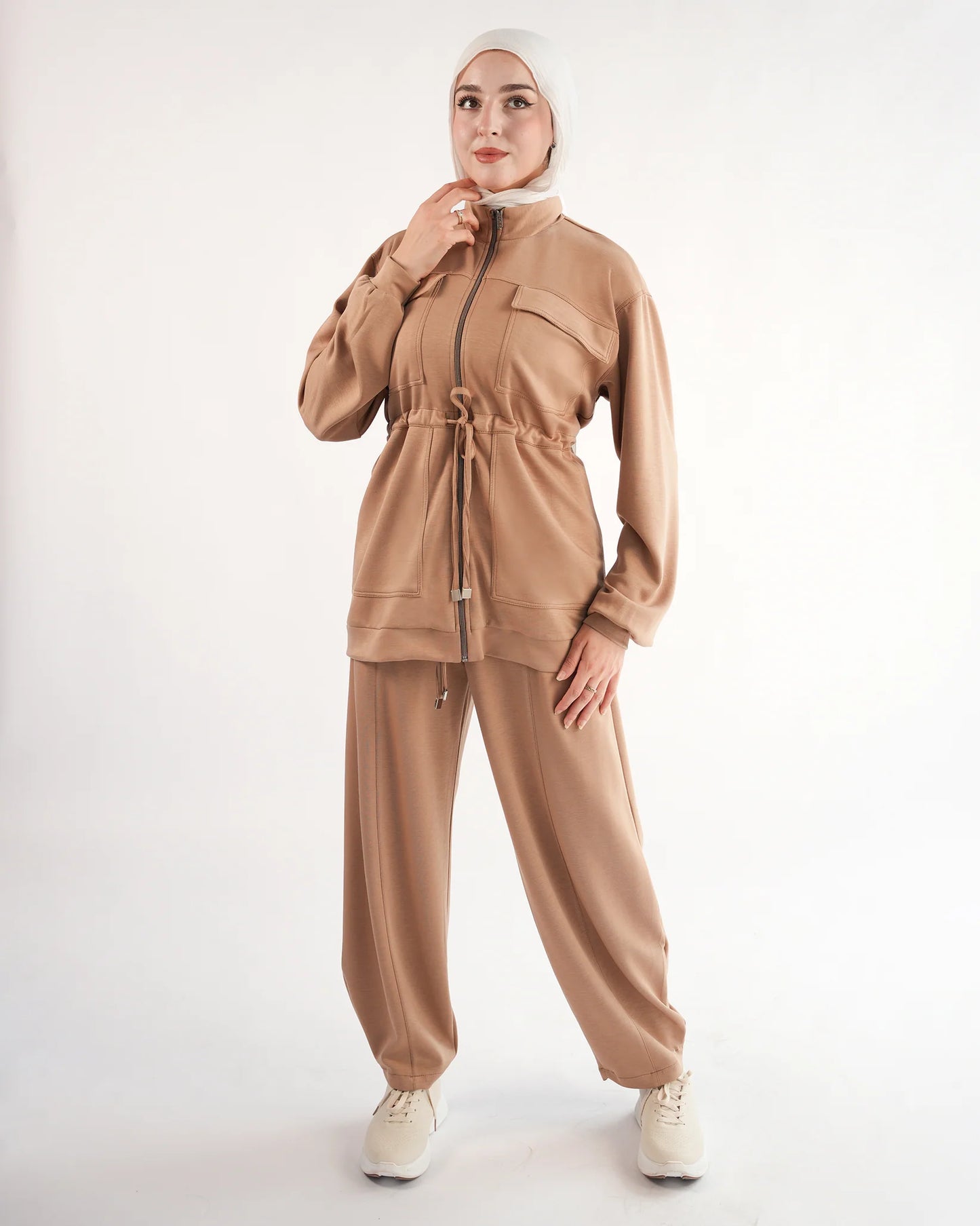 Elegante tweedelige sportieve dames set met jack en wijde broek