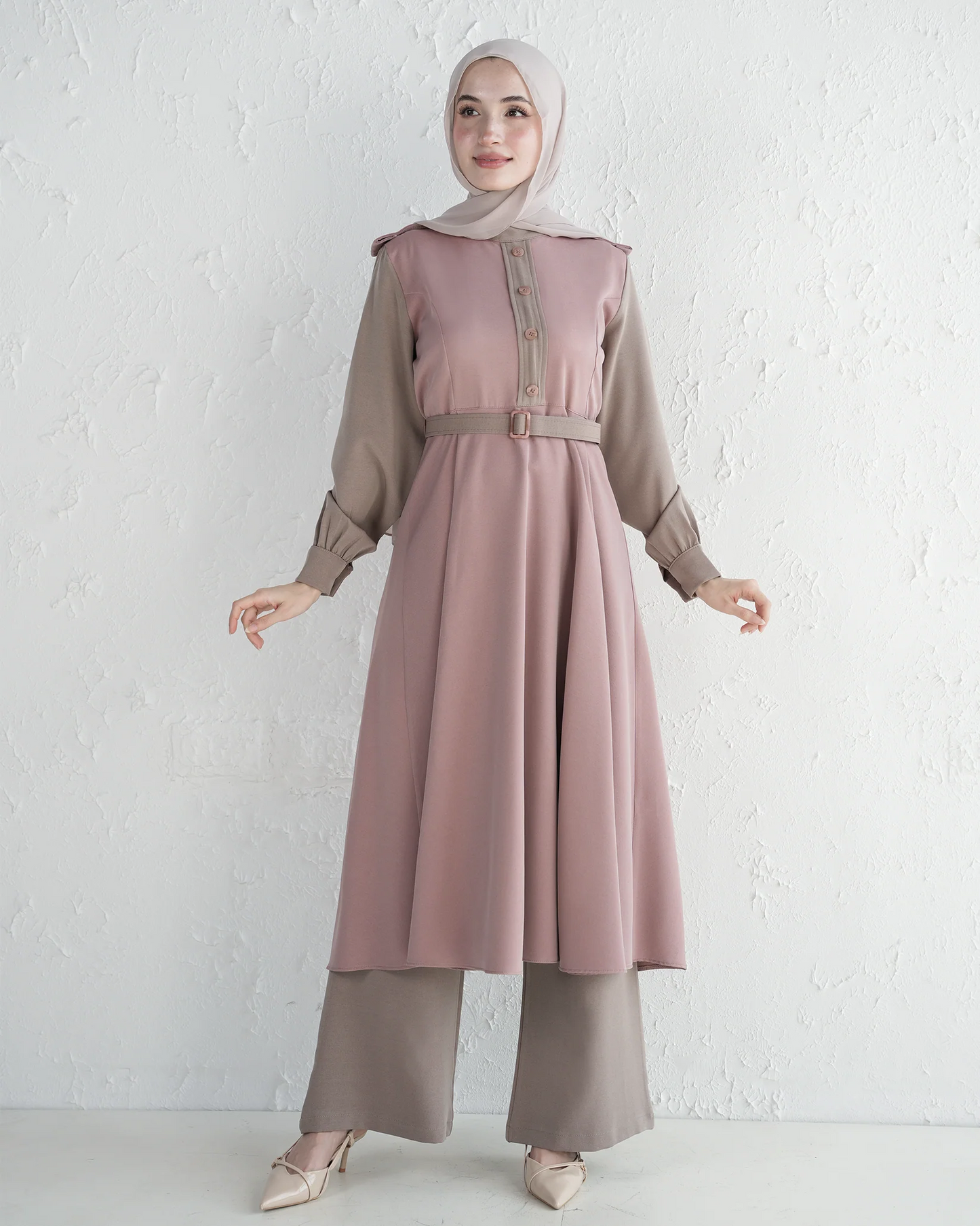 Two-Piece Tunic and Wide-Leg Trousers Set with Belt and Flared Sleeves