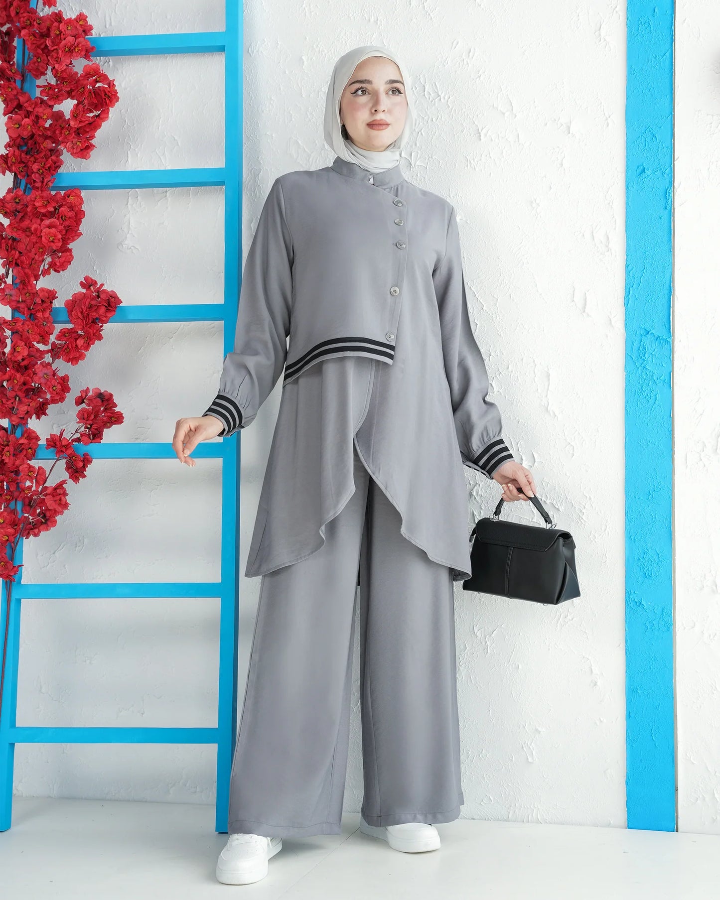 Elegante tweedelige dames set met verfijnde details