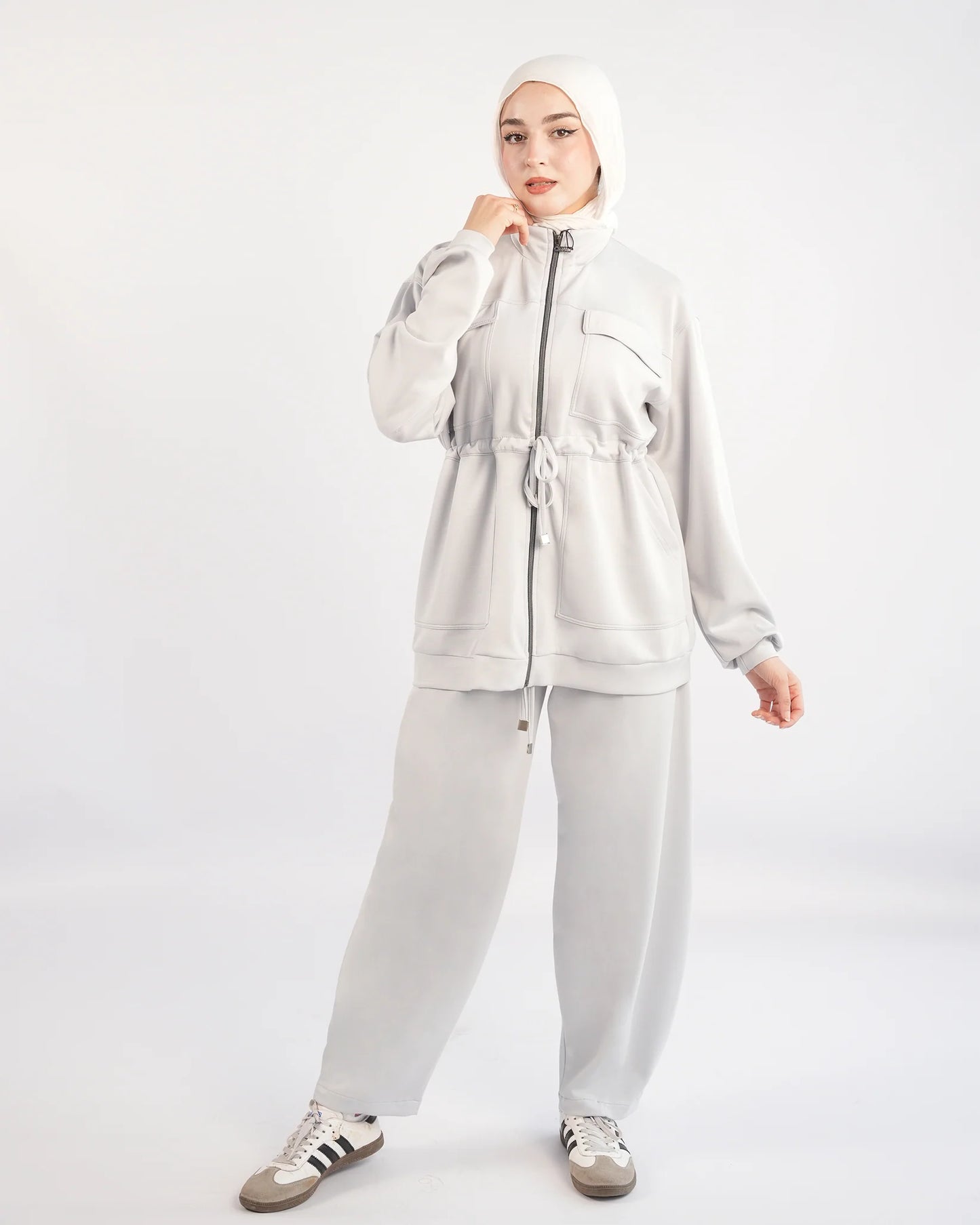 Elegante tweedelige sportieve dames set met jack en wijde broek